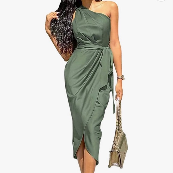 One shoulder dress - Picture 1 of 3